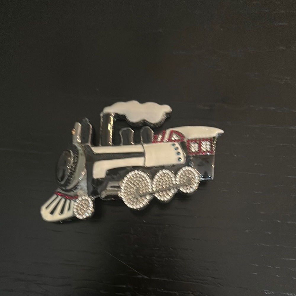 Elegant Train Brooch in Black and Silver